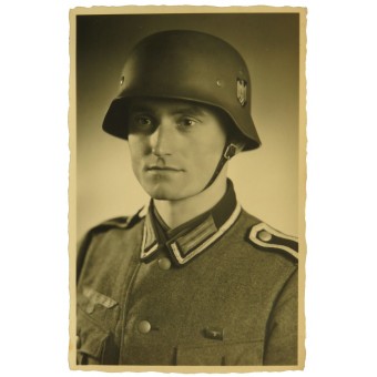 German Unteroffizier in steel helmet from 2nd MG Batallion. Espenlaub militaria